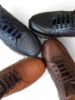 Εικόνα της Sneakers με ανάγλυφο δέρμα και τρακτερωτή σόλα