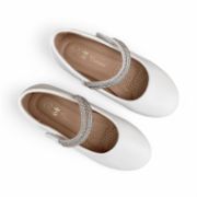 Παιδικές μπαλαρίνες σε λευκό χρώμα με μπαρέτα από δυο λουράκια με στρας και αυτκόλλητο κούμπωμα επάνω όψη σε λευκό φοντο.