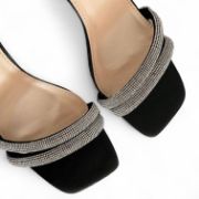 Εικόνα της Old Πέδιλο με χοντρό τακούνι και διπλή φάσα με στρας