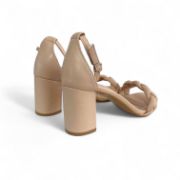 Εικόνα της Old Πέδιλο με χοντρό τακούνι και πλέκτη φάσα