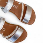 Εικόνα της Δερμάτινα παιδικά πέδιλα για κορίτσια ασημί με στρας και αυτοκόλλητο