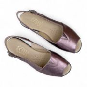 Εικόνα της Δερμάτινα Ανατομικά Πέδιλα με Φάσα και Λουράκι στη Φτέρνα