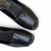 Εικόνα της Δερμάτινα Ανατομικά Πέδιλα με Φάσα και Λουράκι στη Φτέρνα