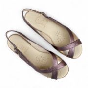 Εικόνα της Πέδιλα δερμάτινα με κοντό τακούνι