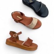 Εικόνα της Σανδάλια δερμάτινα flatform με φαρδιά φάσα και στρας
