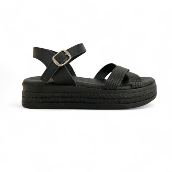 Εικόνα της Σανδάλια δερμάτινα flatform με ανάγλυφα χιαστί λουράκια