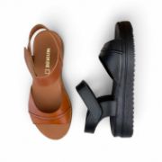 Εικόνα της Δερμάτινα Σανδάλια με Αυτοκόλλητο Κούμπωμα και Φαρδιά Φάσα