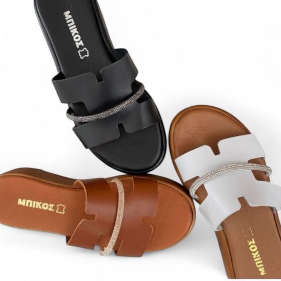 Εικόνα της Δερμάτινες παντόφλες flatform με φαρδιά φάσα και στρας