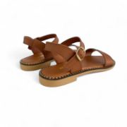 Εικόνα της Old Σανδάλια δερμάτινα με V μεταλλική λεπτομέρεια