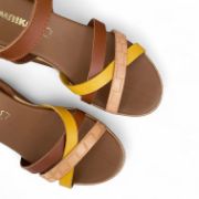 Εικόνα της Δερμάτινες Πλατφόρμες με Λεπτά Λουράκια Κίτρινο