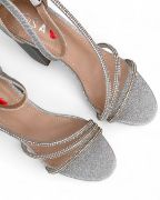 Εικόνα της Ασημί Πέδιλα με Λεπτά Λουράκια από Στρας και Γκλίτερ