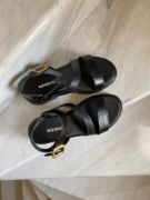 Εικόνα της Δερμάτινα Σανδάλια Δίσολα Flatforms με Λοξό Λουρί