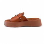 Εικόνα της Παντόφλες Flatform με Φαρδιά Φάσα και Χρυσό Διακοσμητικό Ταμπά