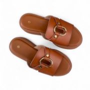 Εικόνα της Παντόφλες Flatform με Φαρδιά Φάσα και Χρυσό Διακοσμητικό Ταμπά