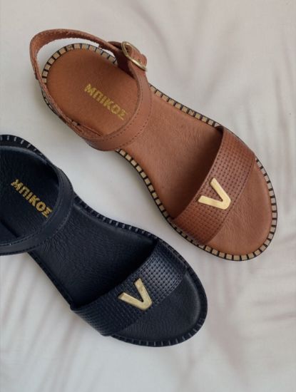 Εικόνα της Old Σανδάλια δερμάτινα με V μεταλλική λεπτομέρεια