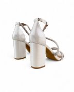 Εικόνα της Πέδιλα με Λεπτά Λουράκια από Στρας και Χοντρό Τακούνι 