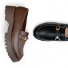Εικόνα της Loafers με μεταλλικό στοιχείο