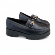 Εικόνα της Loafers με μεταλλικό στοιχείο