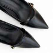 Εικόνα της Γόβες μυτερές με χοντρό τακούνι και διακοσμητικό λουράκι