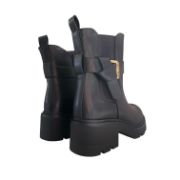 Εικόνα της Μποτάκια με διακοσμητικό λουράκι και τρακτερωτή σόλα