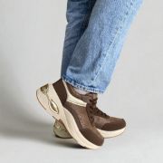 Εικόνα της Sneakers με συνδυασμό υλικών και χρωμάτων