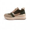 Εικόνα της Sneakers με συνδυασμό υλικών και χρωμάτων