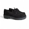 Δερμάτινα καστόρ loafers με κορδόνια καιέντονα γαζιά σε μαύρο χρώμα και τρακτερωτή σόλα πλάγια όψη σε λευκό φόντο.