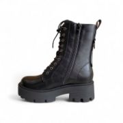 Εικόνα της Μποτάκια Αρβυλάκια με τρακτερωτή σόλα και μεταλλικό διακοσμητικό