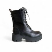 Εικόνα της Μποτάκια Αρβυλάκια με τρακτερωτή σόλα και μεταλλικό διακοσμητικό