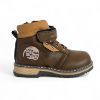 Παιδίκά μποτάκια για αγόρια από δερματίνη σε καφέ χρώμα με αυτοκόλλητο και λάστιχα στο κουντεπιέ και φερμουάρ στην εσωτερική πλευρά πλάγια εξωτερική όψη σε λευκό φόντο.