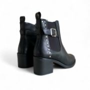 Εικόνα της Μποτάκια με Χαμηλό Τακούνι Λάστιχο και Μεταλλικά Διακομητικά