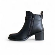 Εικόνα της Μποτάκια με Χαμηλό Τακούνι Λουράκι και Αγκράφα