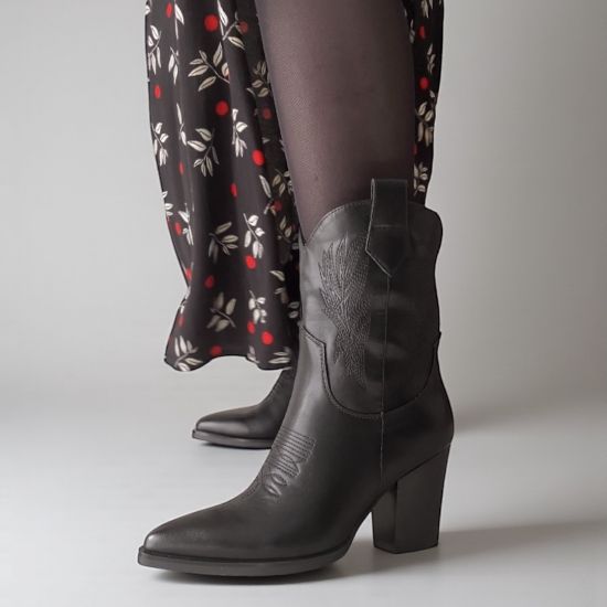 Εικόνα της Cowboy μποτάκια με τακούνι