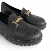 Εικόνα της Γυναικεία loafers με μεταλλική λεπτομέρεια