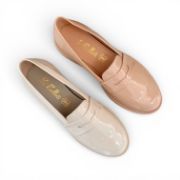 Εικόνα της Loafers από βινύλ υλικό με τρακτερωτή σόλα