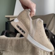 Εικόνα της Slip-on Sneakers με Στρας Μπεζ