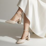 Εικόνα της Γόβες Μυτερές με Μπαρέτα Μπεζ