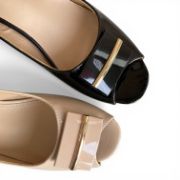 Εικόνα της Γόβες Εξώφτερνες Peep Toe Λουστρίνι με Χοντρό Τακούνι Μπεζ