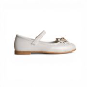 Παιδικές μπαλαρίνες σε ιβουάρ χρώμα με μπαρέτα με αυτοκόλλητο στο κουντεπιέ διακοσμητικό φιογκάκι με γκλίτερ και στρας και λεπτή σόλα σε καφέ ανοιχτή απόχρωση πλάγια εξωτερική όψη σε λευκό φόντο.