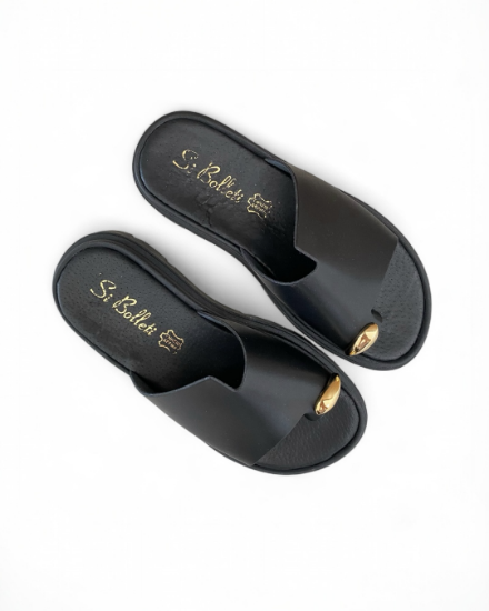 Εικόνα της Παντόφλες Flatforms Δίσολες με Φαρδιά Ασύμμετρη Φάσα Δάχτυλο και Χρυσό Διακοσμητικό Μαύρο