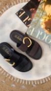 Εικόνα της Παντόφλες Flatforms Δίσολες με Διπλή Φάσα και Μεταλλικό Διακοσμητικό Καφέ